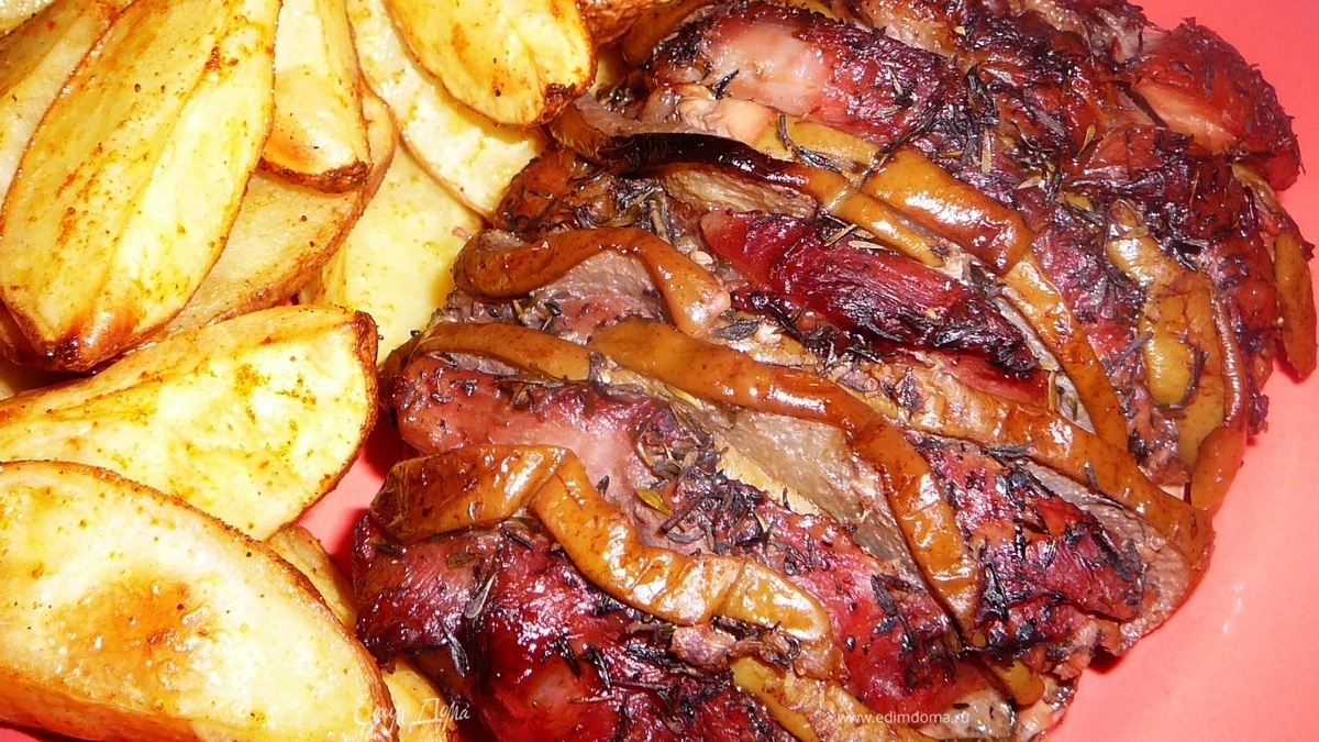 Гармошка из свинины с грушами