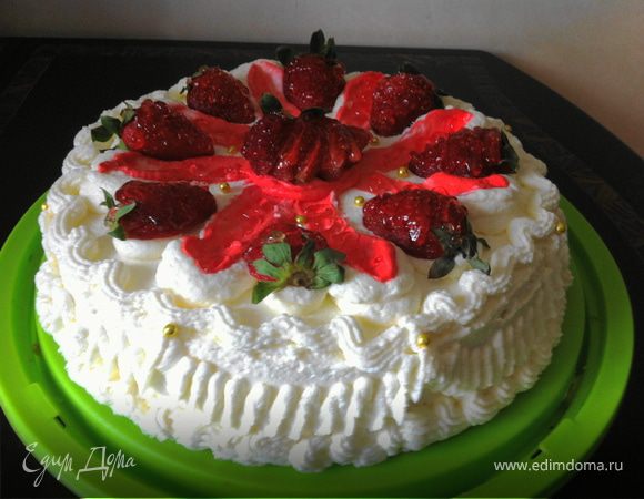 Торт «Нежный» с крем-чизом и клубникой