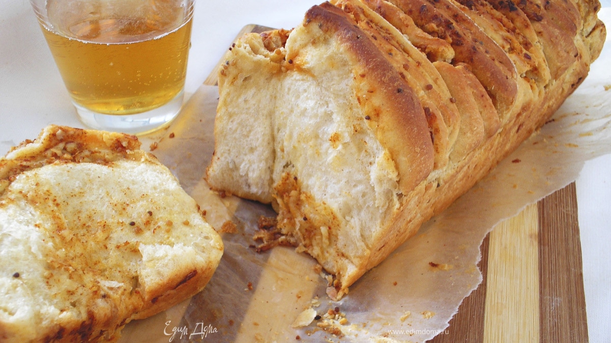 Хлебная гармошка на пиве с горчицей и сыром