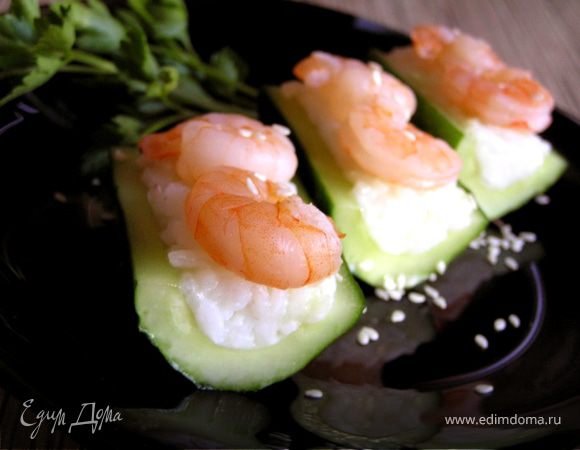 Роллы с креветками в огурцах