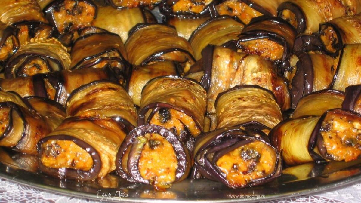 Сочные рулетики из баклажанов