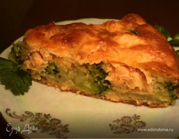 Пирог с семгой и брокколи