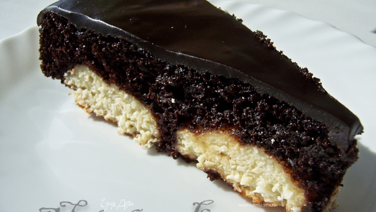 Шоколадный пирог с творожными шариками