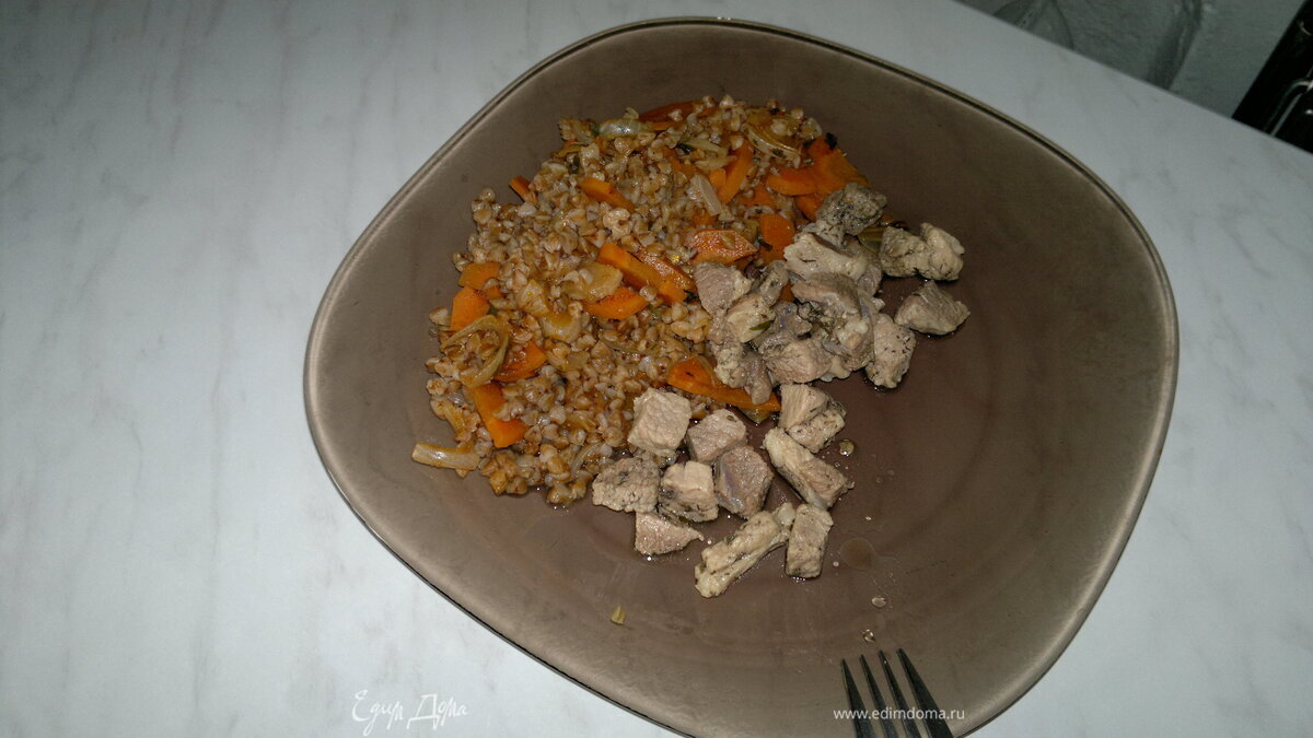 Гречка с морковью и луком ( классика ) и свиная лопатка с шалфеем и чабрецом