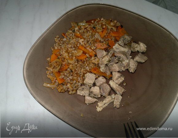 Гречка с морковью и луком ( классика ) и свиная лопатка с шалфеем и чабрецом
