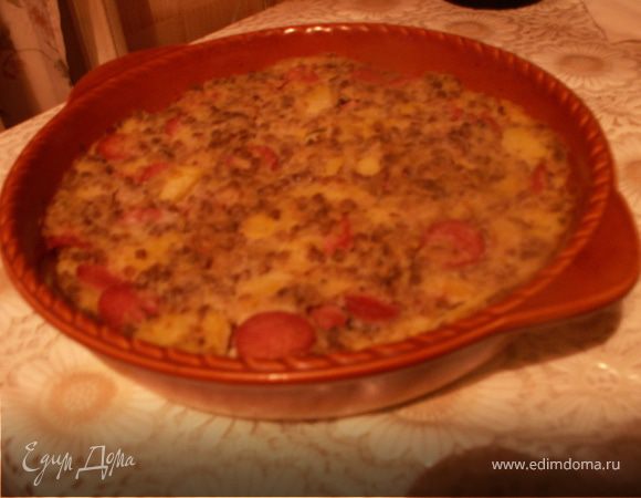 Запеканка из риса, гречки и картофеля с колбасками