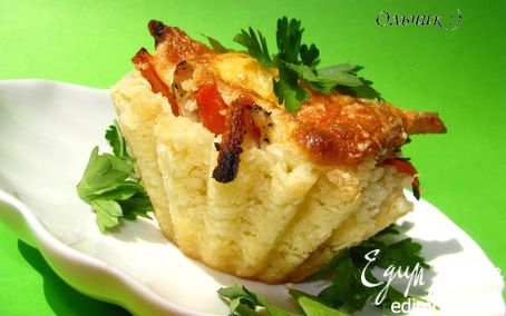 Рецепт Закусочные рисовые тарталетки с запечёнными овощами и куриным филе под сыром