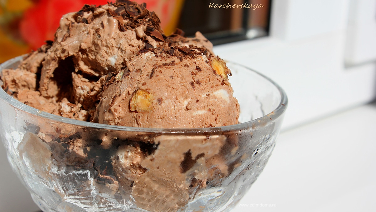 Шоколадное мороженое на сливках