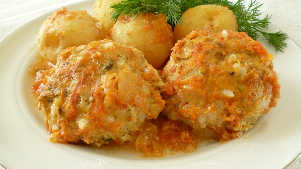 Куриные тефтельки, запеченные с молодым картофелем