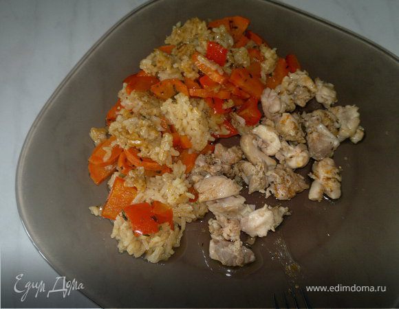 Почти паэлья с красным перцем и морковью, куриные бедра с паприкой