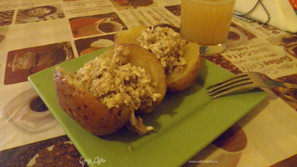 Картофель, запеченный с начинкой из сардины