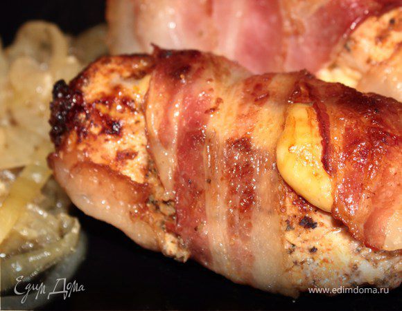 Пряная курочка на луковой подушке