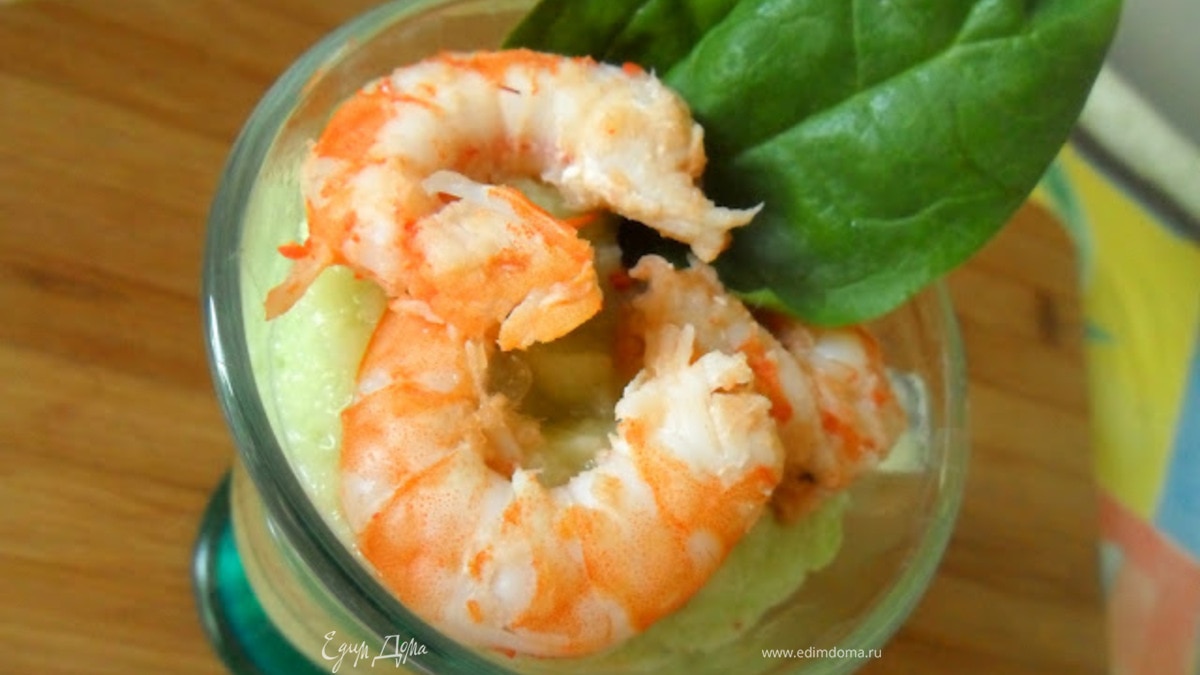 Яблочный мусс с авокадо и креветками