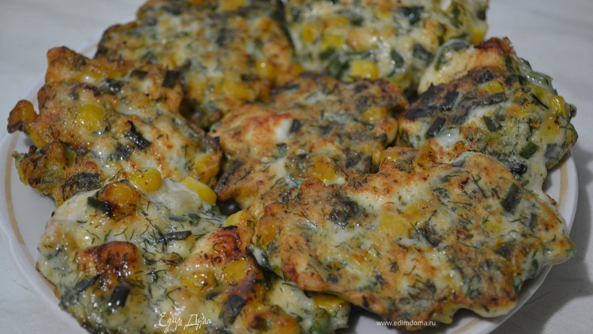 Рубленые куриные котлетки с кукурузой и зеленью