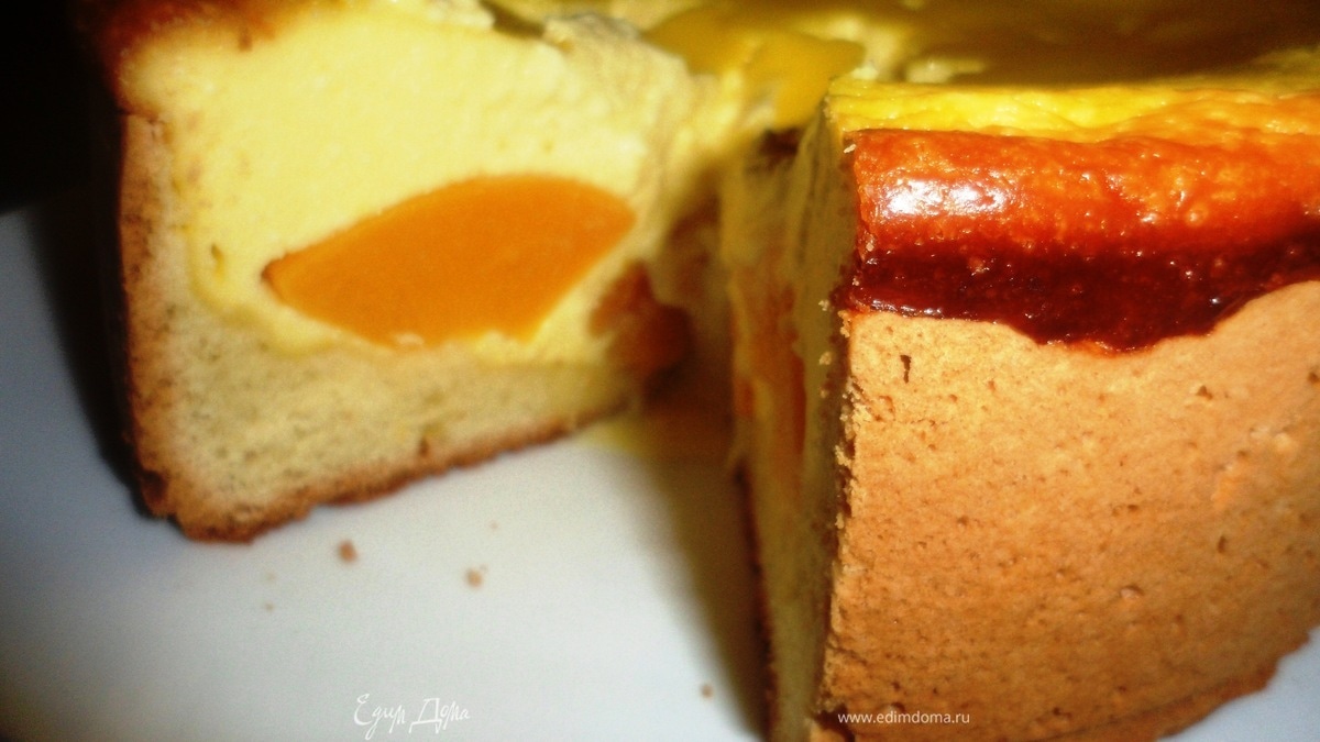 Творожно-песочный пирог с персиками