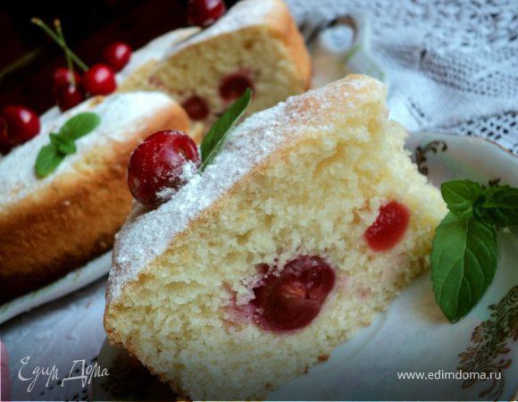 Пирог из манки с черешней