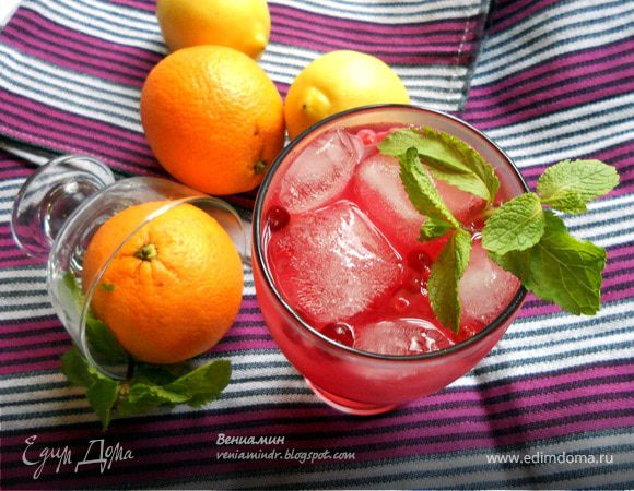 Апельсиново-брусничный холодный чай с мятой Апельсиново-брусничный холодный чай с мятой
