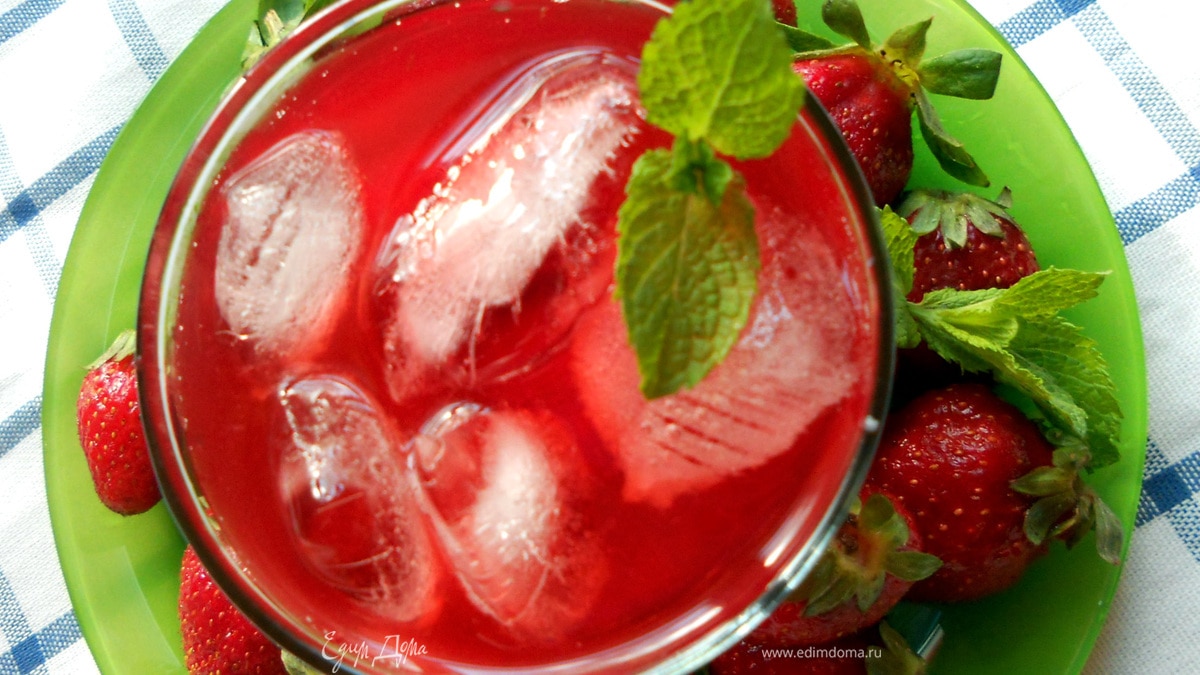 Клубнично-малиновый лимонад с базиликом