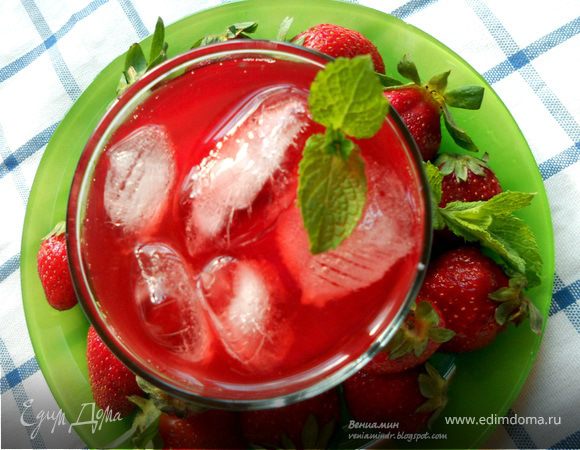 Клубнично-малиновый лимонад с базиликом Клубнично-малиновый лимонад с базиликом
