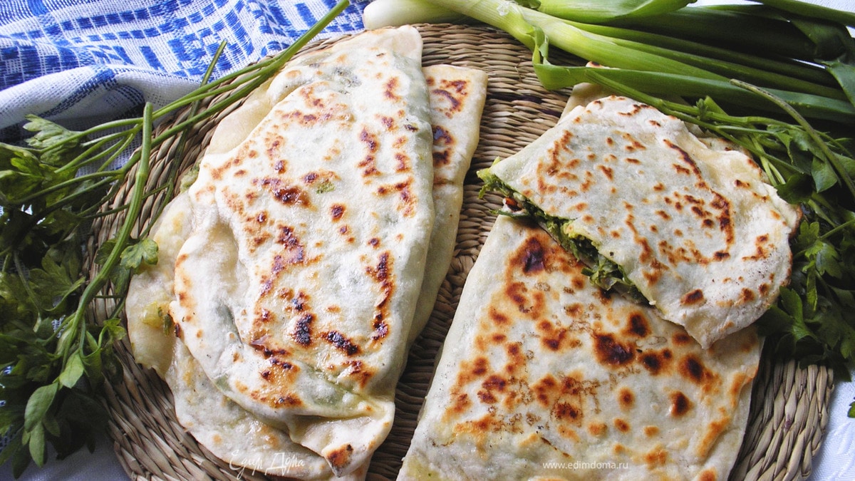 Кутабы с зеленью и сыром