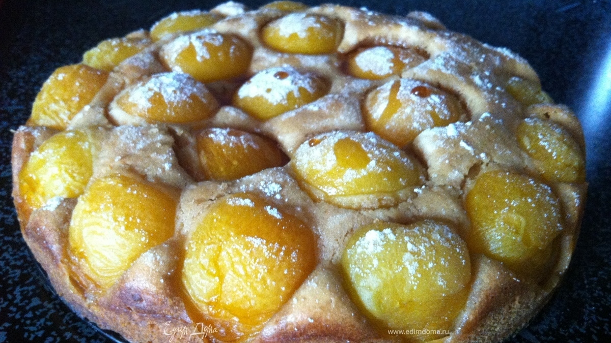 Медовый пирог с абрикосами