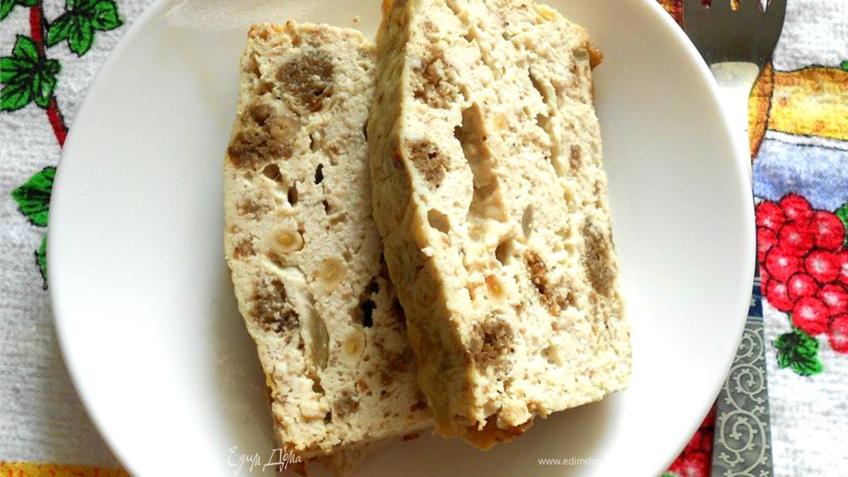 Террин из курицы с жареным луком и бородинским хлебом