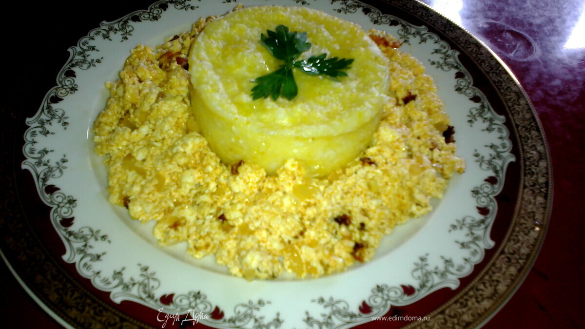 Мамалыга с жареным адыгейским сыром