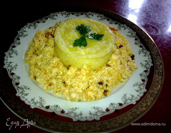 Мамалыга с жареным адыгейским сыром