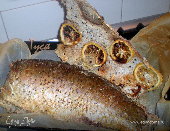 Карп, запечённый в пряной корке из соли + соус "Айоли"