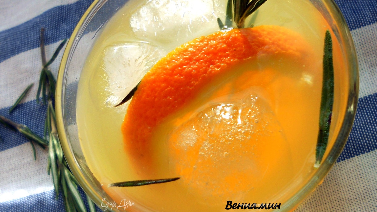 Апельсиново-лаймовый лимонад с розмарином