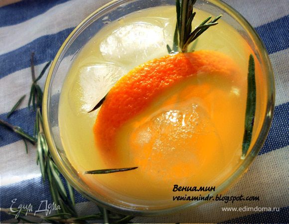 Апельсиново-лаймовый лимонад с розмарином Апельсиново-лаймовый лимонад с розмарином