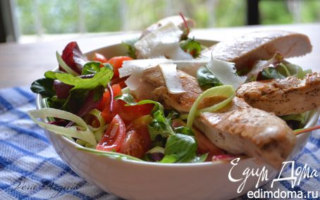 Рецепт Теплый салат с курицей и пармезаном
