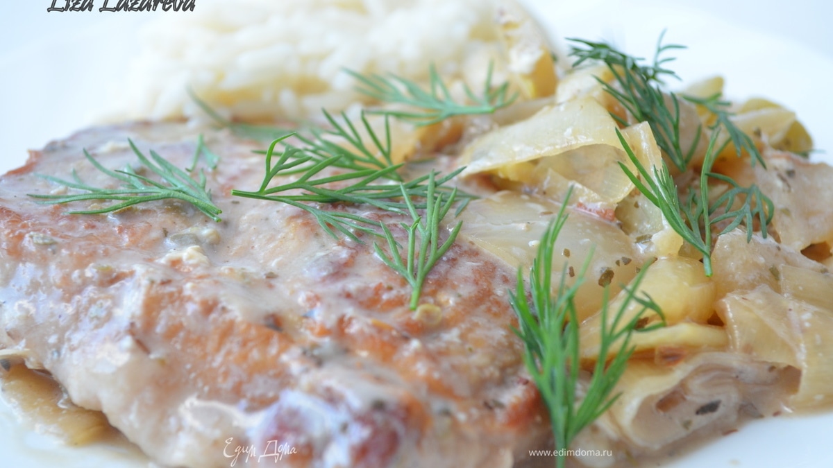 Свиные отбивные под греческим соусом