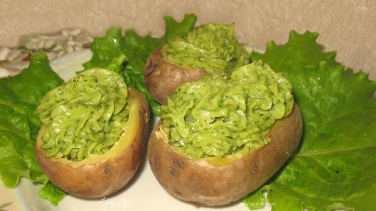 Картофель с зеленью, сыром и орешками