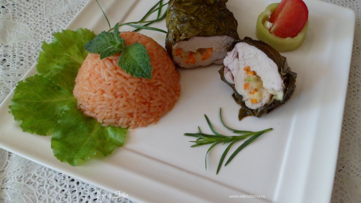 Куриное филе в виноградных листьях