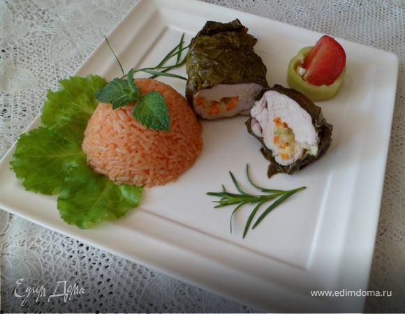 Куриное филе в виноградных листьях