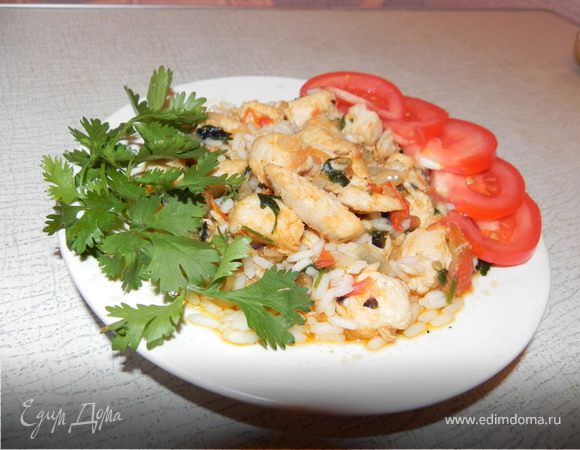 Курица, тушеная с рисом и овощами Курица, тушеная с рисом и овощами