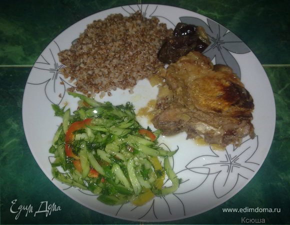 Антрекот в медово-горчичном маринаде, тушенный с черносливом