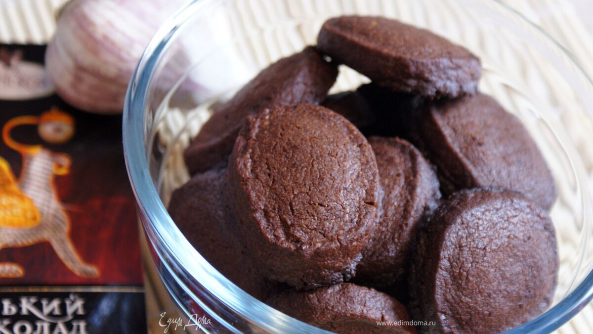 Шоколадное печенье с чесноком