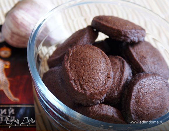 Шоколадное печенье с чесноком