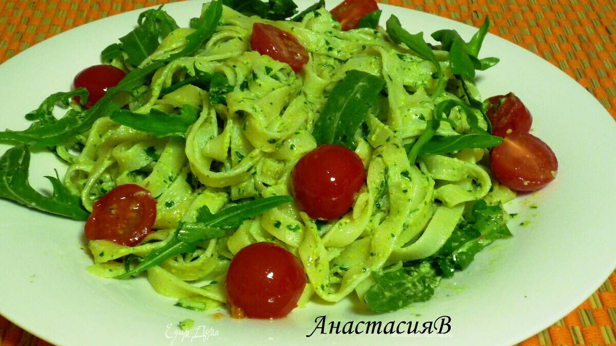 Тальятелле с лимонно-травяным песто