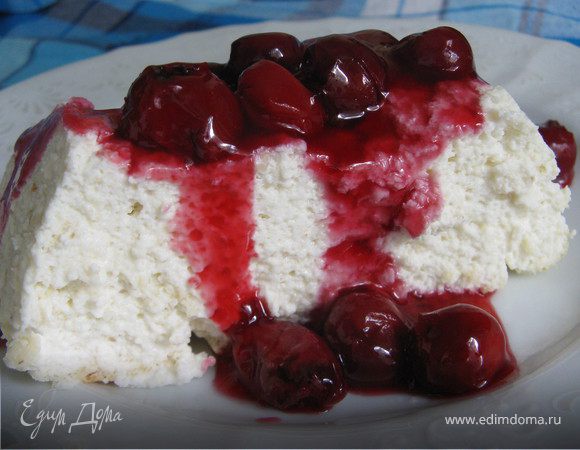 Творожное суфле с вишневым соусом
