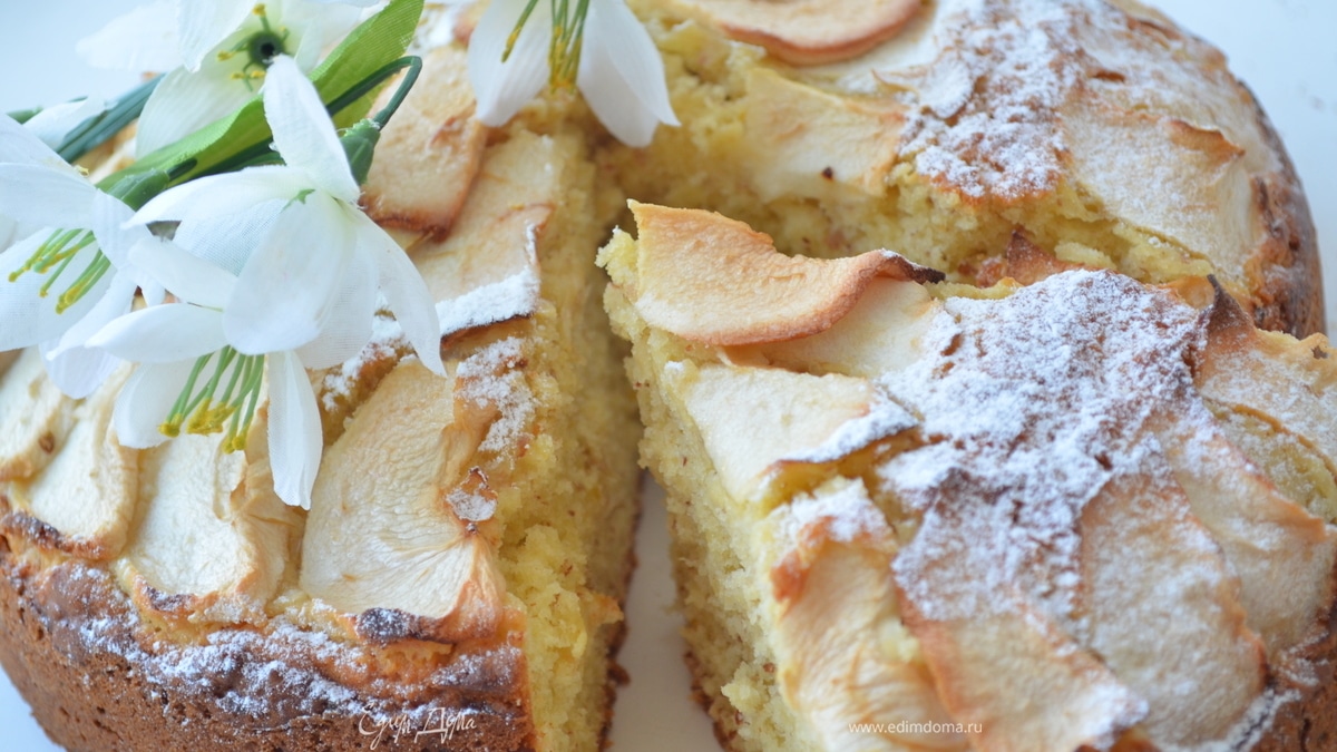 Пышный яблочно-творожный пирог