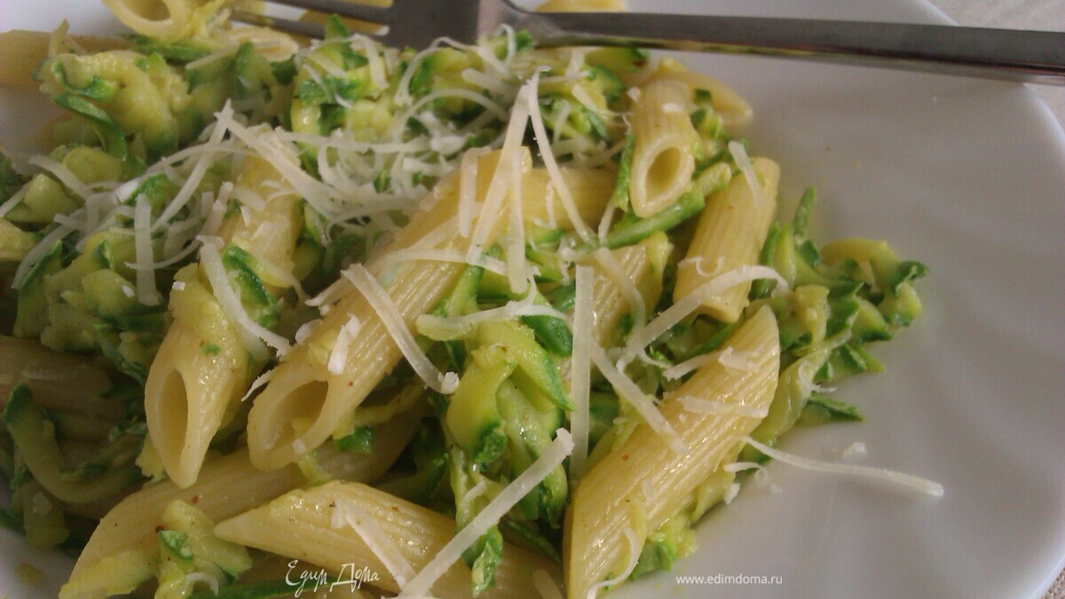 Макароны с цукини и карри