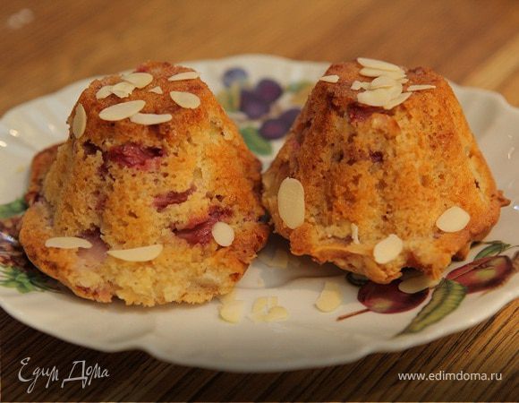 Летние фруктово-ягодные маффины с белым шоколадом 