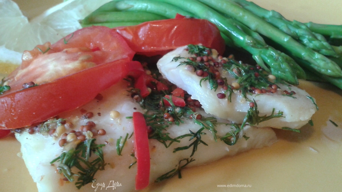 Филе дори с помидорами и перцем чили
