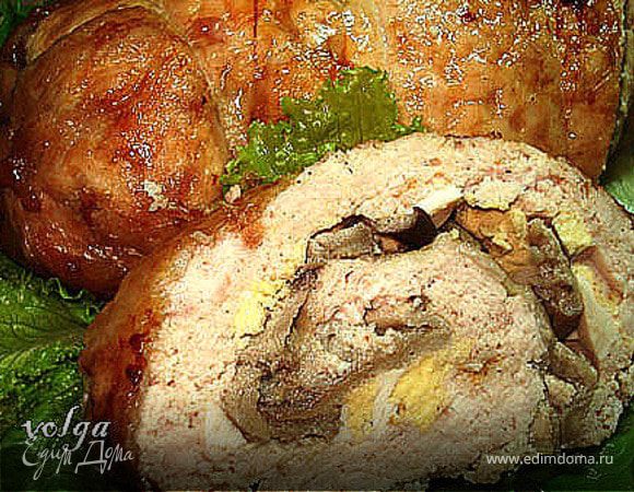 Куриный рулет, фаршированный яйцами и грибами
