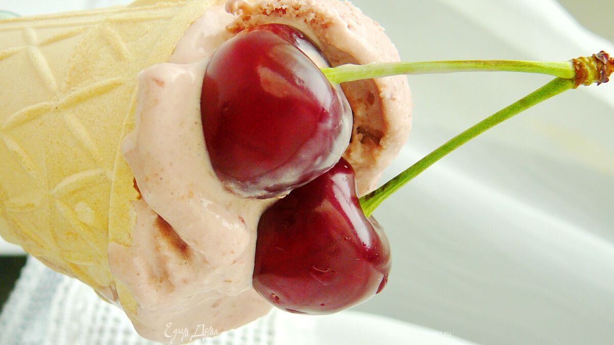 Мороженое с черешней