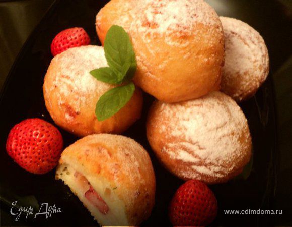 Творожные пончики с клубникой Творожные пончики с клубникой