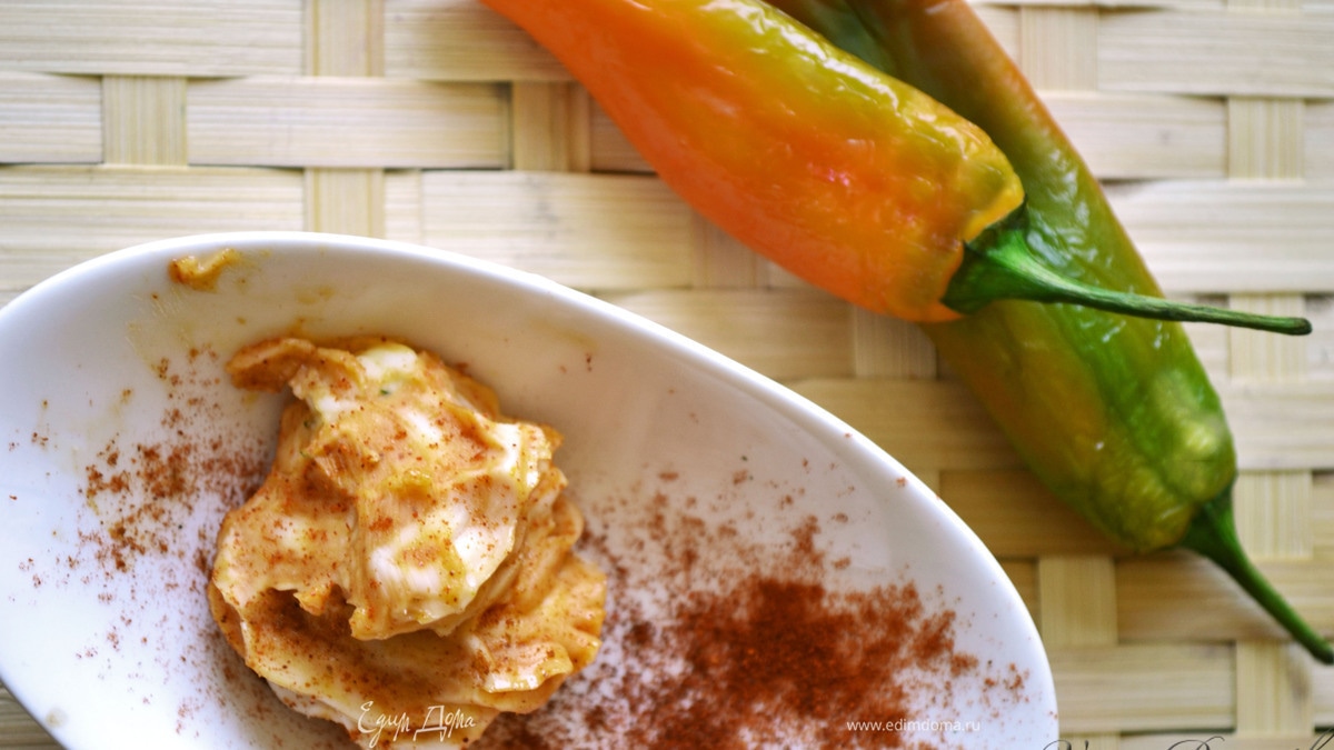 Ароматное масло с печеными перцами и паприкой